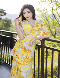 局长含着娇妻的一对高耸-意大利电影巜豪妇荡乳